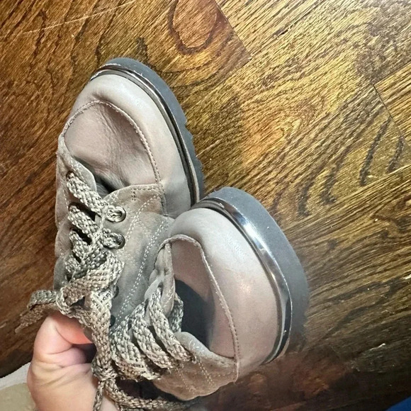 Ron White Naomi Quilted Sneaker size 6.5 - Picture 3 of 9